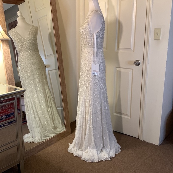 MAC DUGGAL
Hand Embellished Sleeveless Beaded Gown with Sweeping Train - Picture 10 of 15